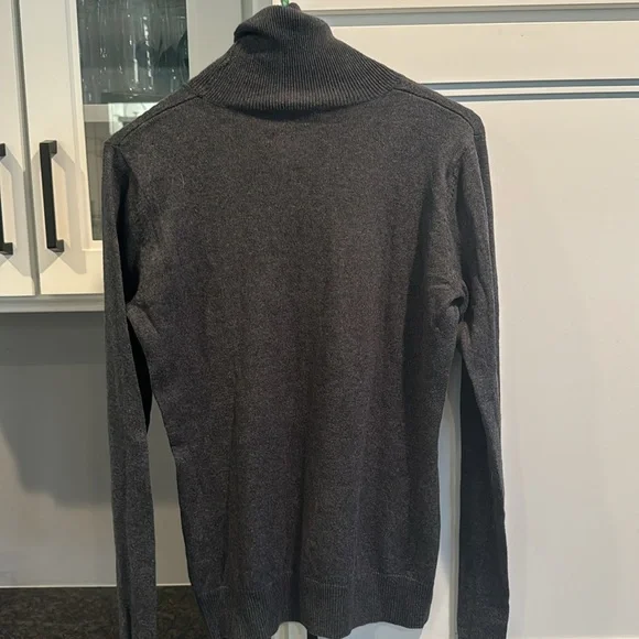 Turtle neck sweater - Picture 3 of 3